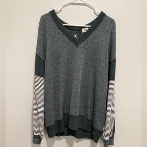 BKE Textured Knit Sweater in Green and white